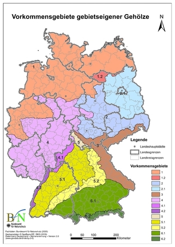 Abb. 1: Die Vorkommensgebiete gebietseigener Gehölze gelten u. a. für alle nicht forstlichen Baum- und Straucharten, die in der freien Natur ausgebracht werden sollen, s. a. Abb. 2.