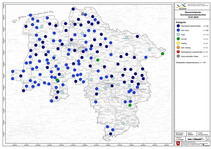 Klassifikation des Grundwasserstands an den Grundwassermessstellen aus Grundwasserstandonline im Oktober 2022 (Trockenjahr mit sehr niedrigen Grundwasserständen) und Januar 2024 (sehr hohe Grundwasserstände). (Karten: NLWKN)
