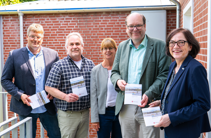 Informierten gemeinsam in der NLWKN-Direktion in Norden über aktuelle Themen des Landesbetriebs (von links nach rechts): Prof. Andreas Wurpts, Dieter de Vries , Susanne Brosch, Christian Meyer und Anne Rickmeyer.