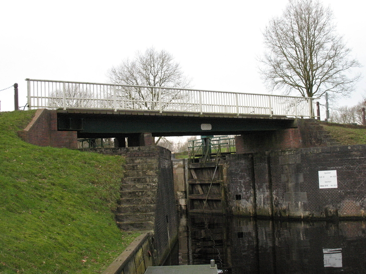 Die Schleuse EJK III in Upschört wird vom NLWKN für die Zukunft fit gemacht. Dafür werden unter anderem neue Schleusentore eingebaut (Foto: NLWKN)