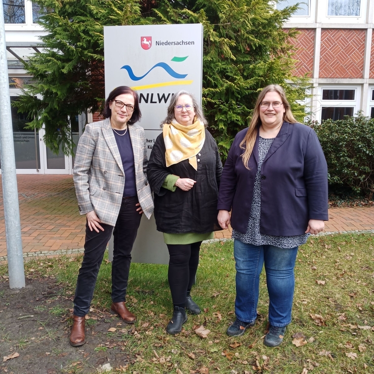 Übernehmen Führungsverantwortung im NLWKN (von links nach rechts): Direktorin Anne Rickmeyer, Gesamtgleichstellungsbeauftragte Susanne Beck und Verwaltungschefin Sabrina Lorenz (Bild: Achim Stolz / NLWKN).